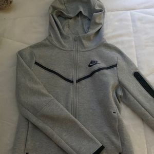 brand-nike item-nike tech size-Medium big kids quality-great
color-grey,black